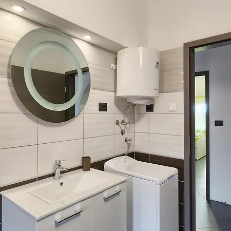 Ines Apartament *